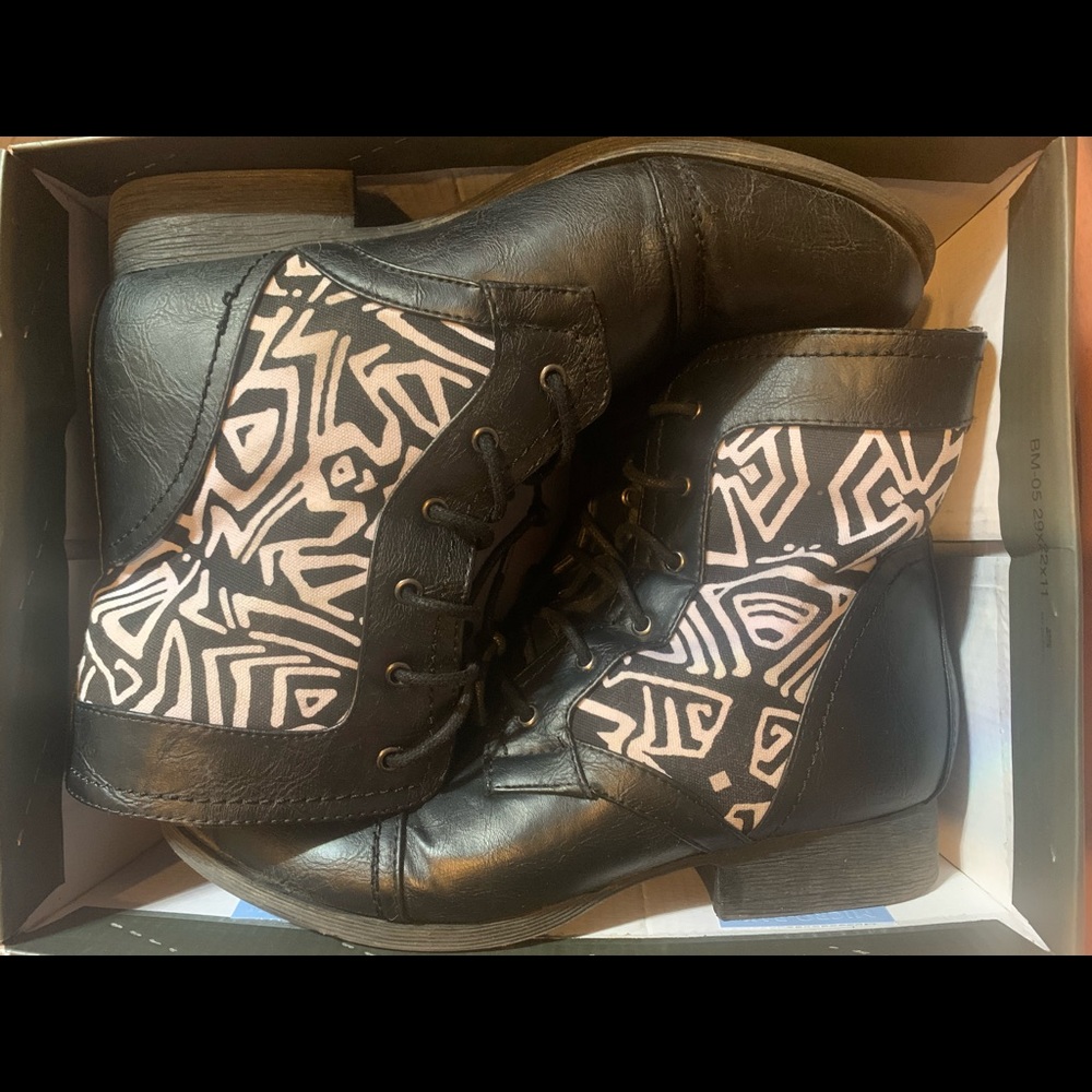 Combat boots